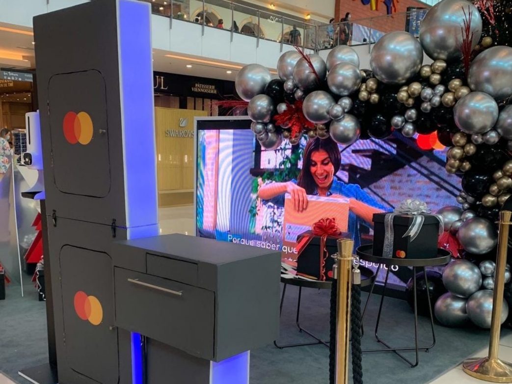 Photo Booth Premium con branding de marca en una activación